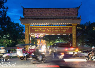 Brückenzufahrt, jeder gegen jeden und irgendwie kommen alle durch.