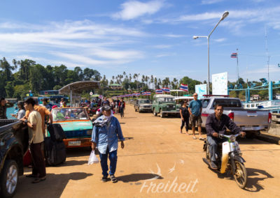 Händler und Neugierige sind auch da