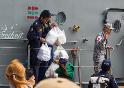 Wasservorräte und Essen für die Crew