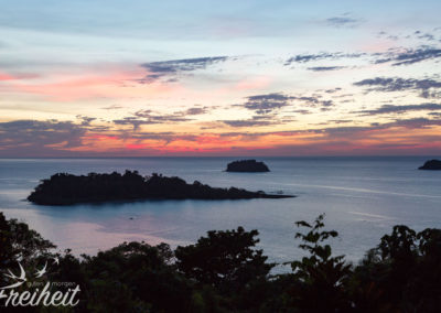 Der Himmel färbt sich kitschig rosa