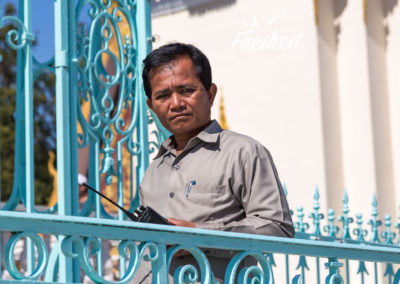 Dieser Mann will uns erst nicht in die Silberpagode lassen - irgendwelche VIPs waren grad da...