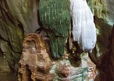 Phnom Chhnork Höhle mit Ziegelsteintempel aus dem 7.Jahrhundert