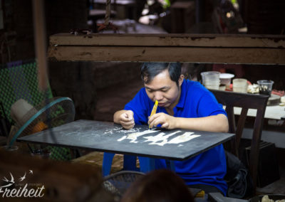 Handwerksarbeit mit Eierschalen