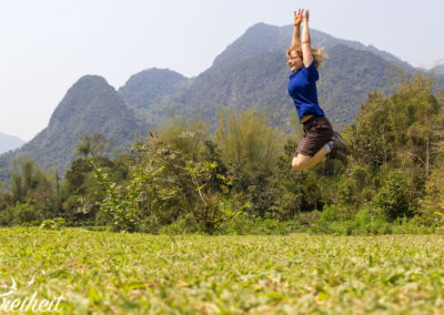 Nadine hüpft vor Freude