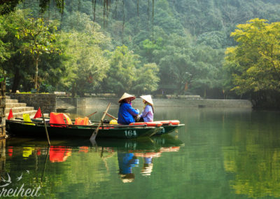 Bootsfrauen beim Zwischenstopp