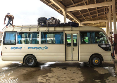 Lässiger Überlandbus