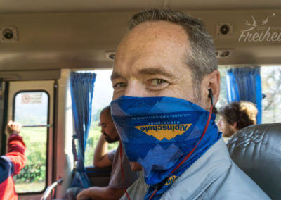 Mundschutz in klimatisierten Bussen hat sich wegen des Schimmels bewährt, nicht nur bei den Einheimischen ;-)