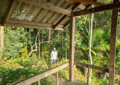 Kleiner Unterstand im Aufstieg