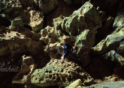 Krabbenhöhle - riesige Felsblöcke