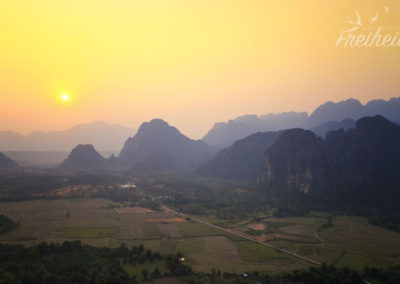 Der Himmel färbt sich von Gelb...