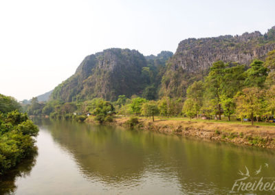Auf dem Weg zur Tham Chang Höhle