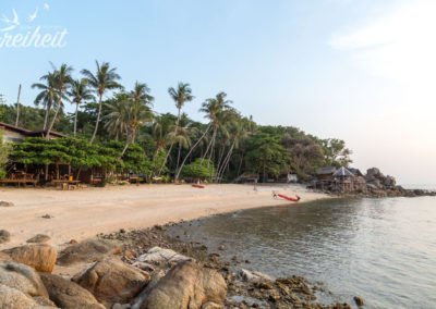 Strand direkt in unserer Bungalowanlage. Wer ins Wasser will muss aufpassen. Seeigelalarm!