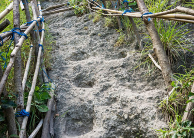 Steiler Weg zum Kelingking Beach