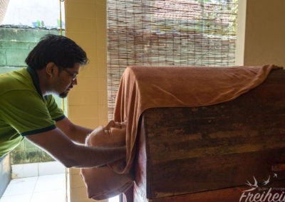 Handtuch drüber damit kein Dampf auswweichen kann