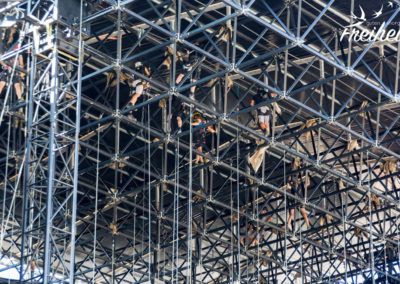 Veranstaltungstechniker in luftiger Höhe