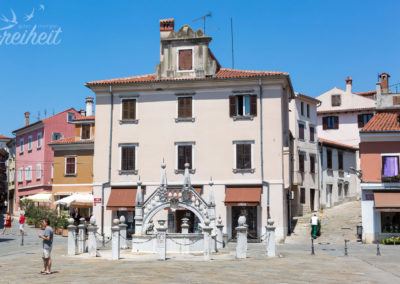 Koper - Stadtbrunnen auf dem Prešernov Platz