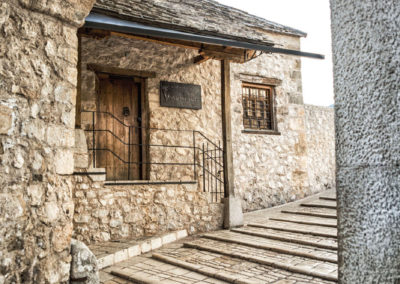 Torbogen zur Alten Brücke - Vorsicht, es ist wirklich glatt