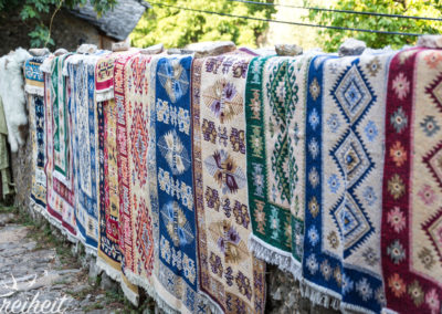 Auch ein Basar darf in diesem orientalisch geprägtem Dorf nicht fehlen