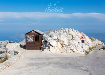 Kleiner Parkplatz auf dem Gipfel