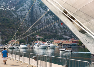 Dagegen wirken auch die Luxusyachten ganz mickrig