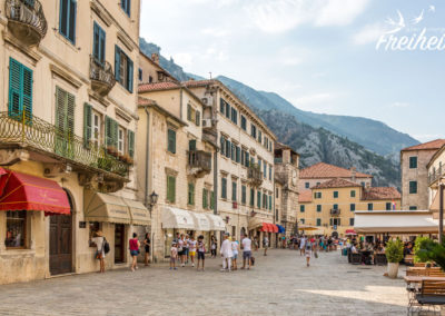 Trg Oktobarske revolucije heißt dieser Platz