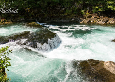Kleine Stufe unterhalb des Štrbački buk Wasserfalls