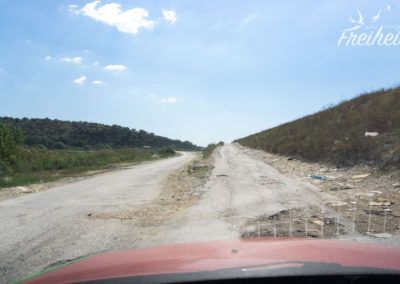 Häufiger anzutreffen in Albanien: Straßen wie diese