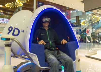 Wir checken Virtual Reality im 9D Simulator aus :)