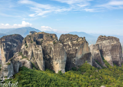 Die Felsen sind durchschnittlich 300 Meter hoch; der höchste von ihnen ragt um die 550 Meter in die Höhe