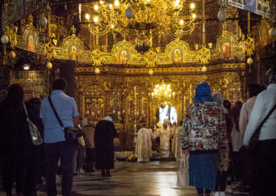 Heimlicher Hüftschuss - der Patriarch und seine Gefolgschaft sind vor der Ikonostase