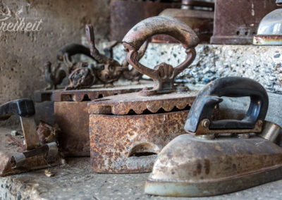 Bügeleisen verschiedener Generationen