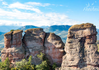 Zwischen dem linken Felsturm und dem daneben ist doch tatsächlich eine Leiter angebracht!