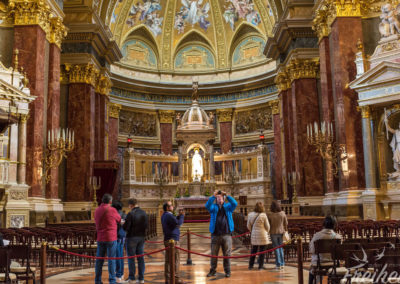 Die Basilika ist von außen wie innen beeindruckend