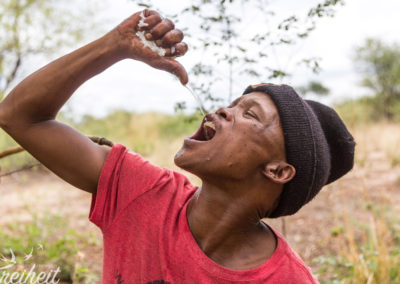 John zeigt wie man an die reine Flüssigkeit kommt. Simpel, oder?