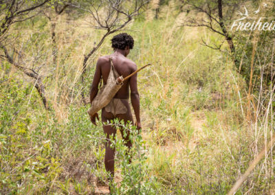 Dam sucht nach frischen Tierspuren