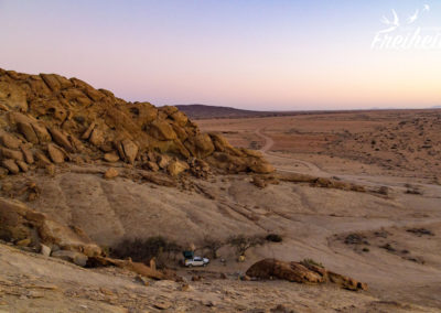 Da unten ist unser Wagen