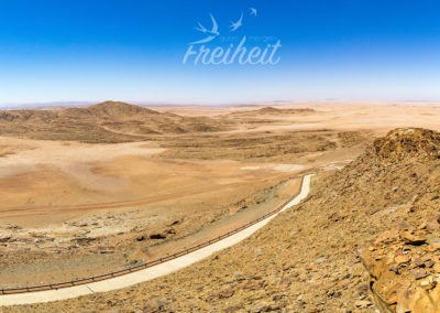 Diese betonierte (!) Straße führt bis fast zum Gipfel des Berges