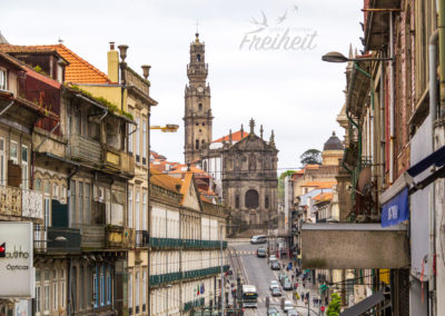 Der Torre dos Clérigos überragt mit seinen 76m Höhe das Stadtbild