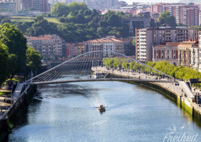 Die Fußgängerbrücke Zubizuri