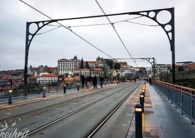 Auf dem "Oberdeck" der Ponte Luís I Brücke
