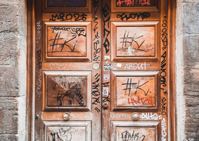 ...trifft man häufig auf schöne alte Türen