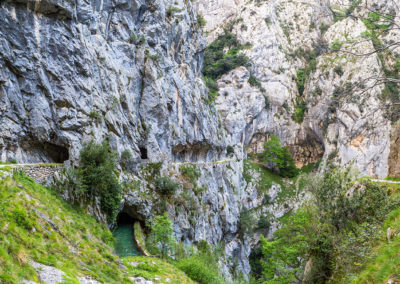 Cares-Schlucht mit Wasserkanal